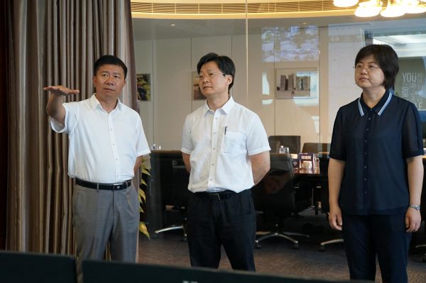 2022.7李卫华杨芬调研港华1.jpg